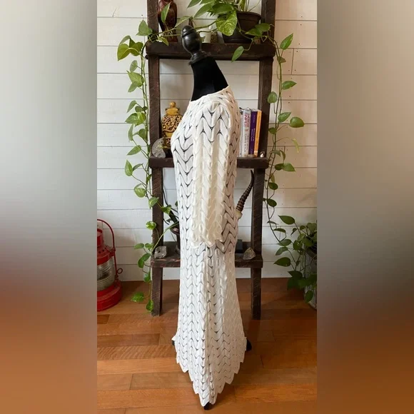 Lesley Evers: Long White Knit Beach V Cut Dress - Picture 7 of 17